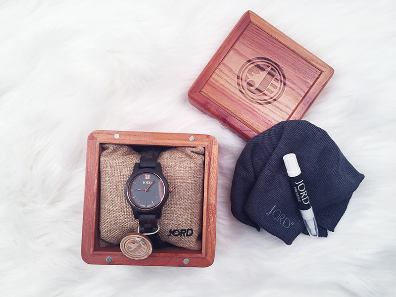 MyBlancCanvas - JORD Watch - box content.jpg