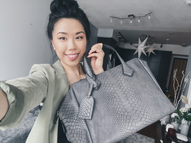 Selfie with my new ai Toronto Seoul Worker bag.